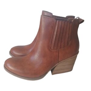 New$130 Korks Hadley Chelsea Booties Size: 7.5
